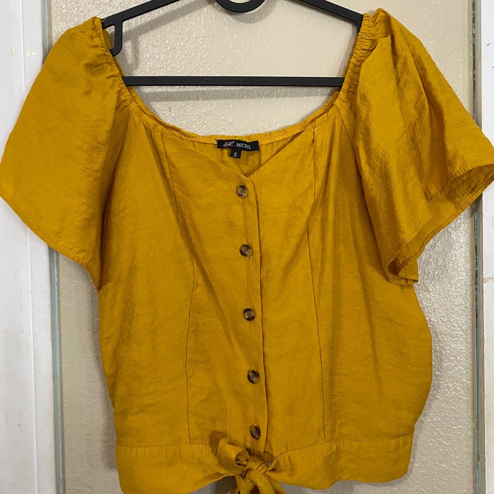 Off the shoulders button down blouse